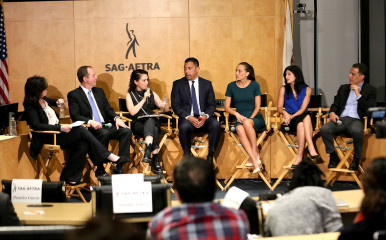 Alyssa Milano - May 06: SAG-AFTRA Panel Discussion on Deepfakes фото №1187175