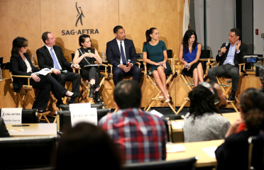 Alyssa Milano - May 06: SAG-AFTRA Panel Discussion on Deepfakes фото №1187174