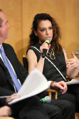 Alyssa Milano - May 06: SAG-AFTRA Panel Discussion on Deepfakes фото №1187171