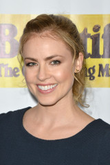 Amanda Schull фото