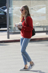 Amanda Seyfried - The Coffee Bean & Tea Leaf in West Hollywood 01/04/2020 фото №1242696