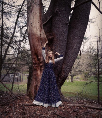 Amanda Seyfried - Sasha O'Neill Photoshoot (April 2019) фото №1391168