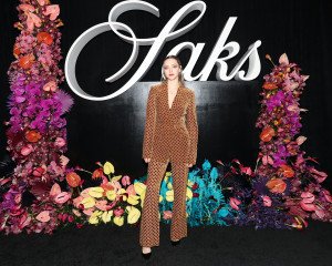 Amanda Seyfried - Saks Dinner at New York Fashion Week 02/10/2022 фото №1337370
