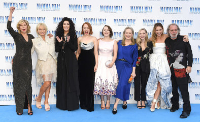 Amanda Seyfried - Mamma Mia! Here We Go Again Premiere in London 07/16/2018 фото №1085737
