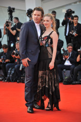 Amanda Seyfried – “First Reformed” Premiere at the Venice Festival in Italy фото №991903