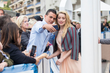Amber Heard is seen during the 72nd annual Cannes Film Festival  фото №1175646