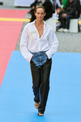 Stella Mccartney Spring/Summer 2023 Fashion Show in Paris фото №1352475