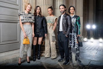 Ana de Armas - Louis Vuitton Womenswear SS 2023 Show at PFW 10/04/2022 фото №1364846