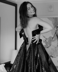 ANA DE ARMAS Getting Ready for Golden Globes 2020 Photoshoot фото №1244878