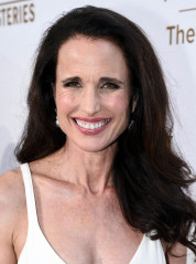 Andie MacDowell – Hallmark Evening Event at TCA Summer Press Tour in LA фото №985501