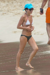 Andrea Corr in Bikini on the beach in Barbados фото №930732