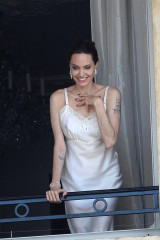 Angelina Jolie - 'Mon Guerlain Intense' Photoshoot in Paris 07/08/2019 фото №1198129