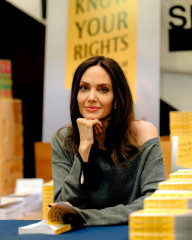 Angelina Jolie-'Know Your Rights and Claim Them' Signing Session in LA 10/13/21 фото №1316851