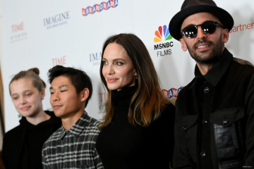 Angelina Jolie - 'Paper & Glue' Los Angeles Premiere 11/18/2021 фото №1324655