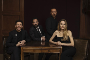 Angelina Jolie by Victoria Will fot Los Angeles Times The Envelope (2024) фото №1409090