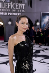 Angelina Jolie - 'Maleficent Mistress of Evil' Los Angeles Premiere 09/30/2019 фото №1223761