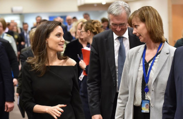 Angelina Jolie Visit NATO Headquarters for Press Conference in Brussels 01/31/18 фото №1037463