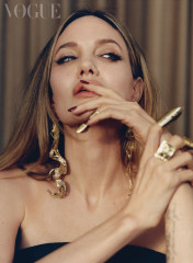 Angelina Jolie for Vogue Mexico, December 2024 фото №1407751