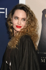 Angelina Jolie – “Maria“ at the AFI Fest Screening in Los Angeles фото №1405669