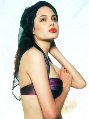 Angelina Jolie in her youth фото №1225598