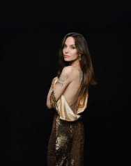Angelina Jolie-Woman Madame Figaro, November 2021 фото №1320263