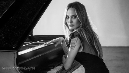 Angelina Jolie ~ The Hollywood Reporte by Blair Getz Mezibov фото №1403025