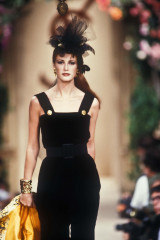 Angie Everhart ~ Yves Saint Laurent Haute Couture FW 1992 фото №1375441