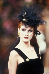 Angie Everhart ~ Yves Saint Laurent Haute Couture FW 1992 фото №1375442