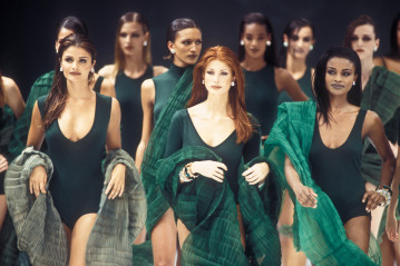 Angie Everhart ~ Gianfranco Ferre SS 1993 фото №1371612