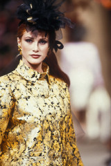 Angie Everhart ~ Yves Saint Laurent Haute Couture FW 1992 фото №1373576