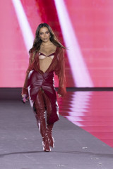 Anitta – at Le Defile L’Oreal Paris Fashion Show at Paris Fashion Week фото №1403445