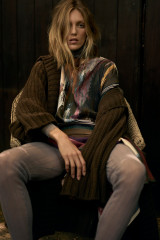 Anja Rubik for Zara AW 2021 Scarf Collection фото №1381322