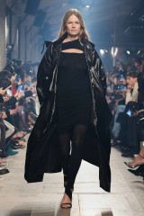 Isabel Marant Fall Winter 2023 Fashion Show in Paris фото №1365524
