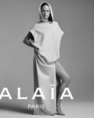 Anna Ewers for ALAIA фото №1411577