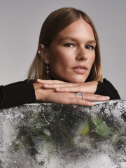 Anna Ewers for Chanel Fine Jewelry Holiday Season 2024 фото №1404455