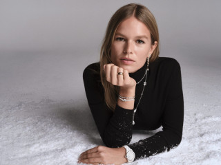 Anna Ewers for Chanel Fine Jewelry Holiday Season 2024 фото №1404454