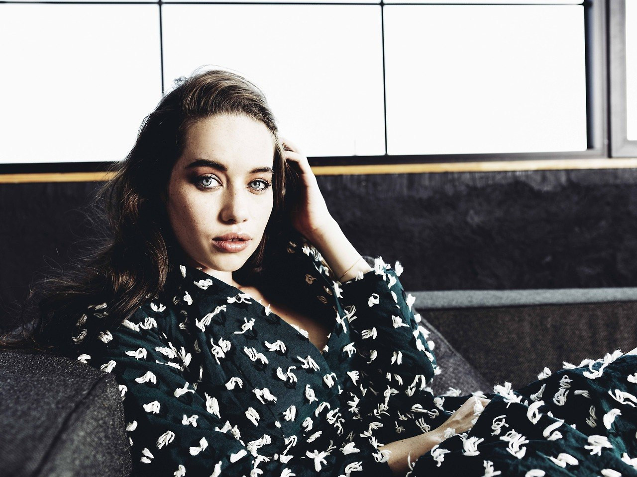 Анна Попплуэлл (Anna Popplewell)