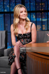 Annabelle Wallis - Late Night with Seth Meyers 06/12/2018 фото №1088109