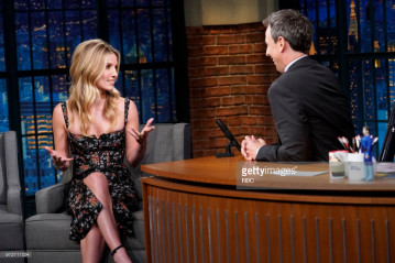Annabelle Wallis - Late Night with Seth Meyers 06/12/2018 фото №1088108
