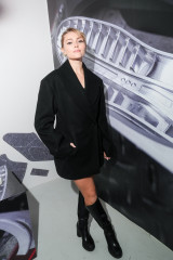 AnnaSophia Robb at Ecco flagship store opening in New York 12/07/23 фото №1382793