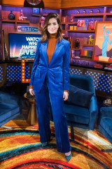 Anne Hathaway – Watch What Happens Live in Los Angeles фото №1183565