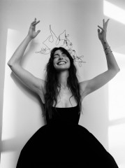 Anne Hathaway – for WWD Magazine December 2024 фото №1408458