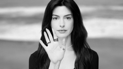  Anne Hathaway – Bulgari Campaign, January 2024 фото №1384443