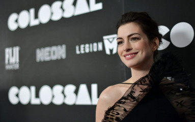 Anne Hathaway – “Colossal” Premiere in New York City фото №951059