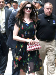 Anne Hathaway Wearing a Dress and Plaid Purse – New York 4/17/2017 фото №956706