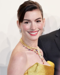 Anne Hathaway at Bvlgari Exhibition Shanghai january 2025 фото №1410835