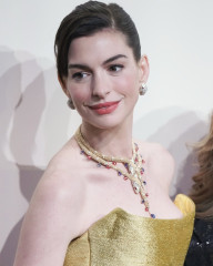 Anne Hathaway at Bvlgari Exhibition Shanghai january 2025 фото №1410834