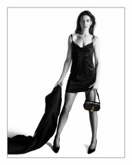 Anne Hathaway ~ Versace Icons 2023 Campaign by Mert Alas and Marcus Piggott  фото №1370327
