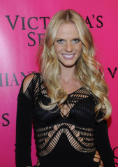 Anne Vyalitsyna фото №556347