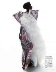 Grace Elizabeth & Anok Yai – Vogue Magazine Japan January 2020 фото №1239868